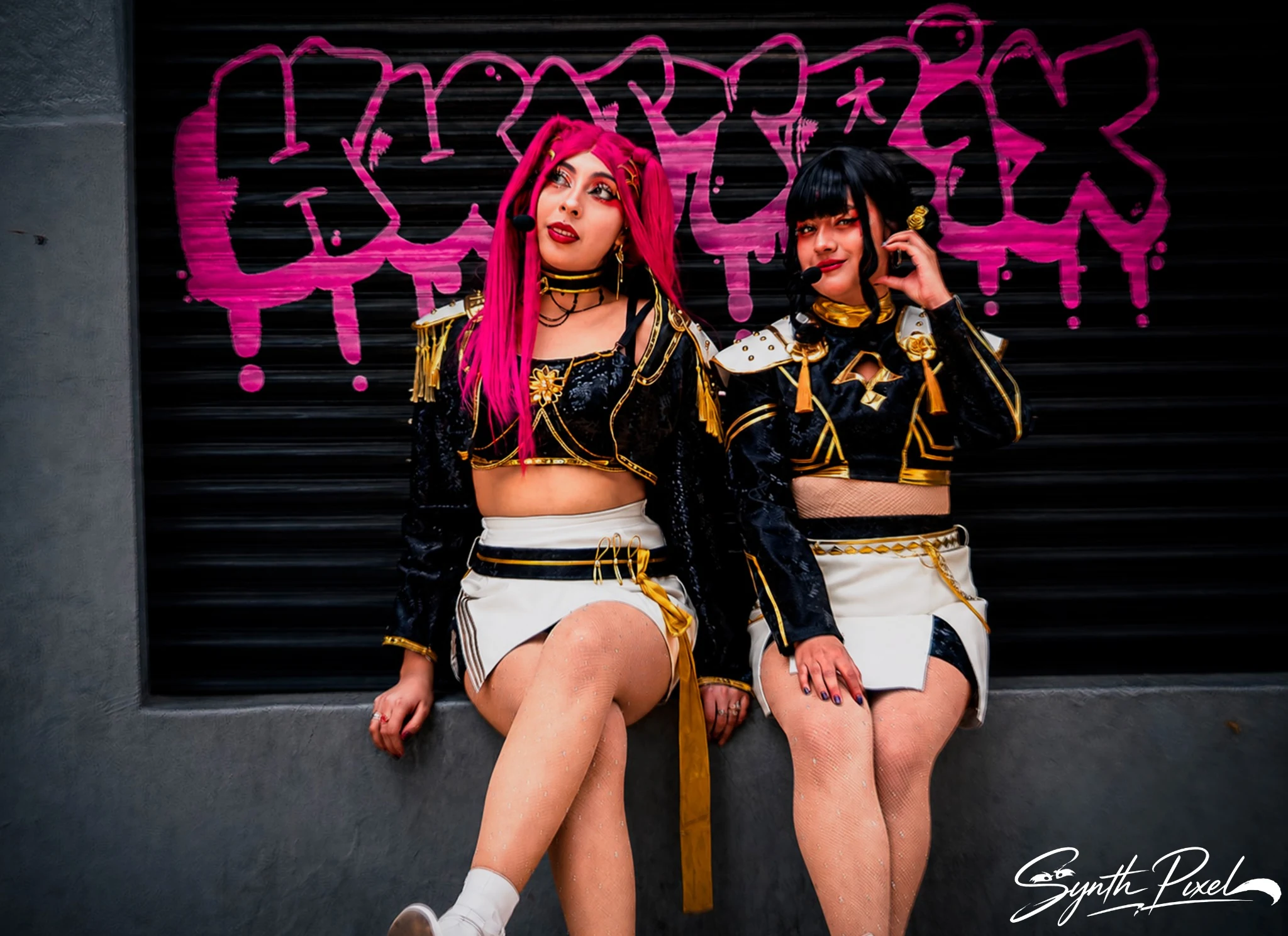Cosplay de Mira y Zoey de Kpop Demon Hunters por Sempai Cristal y Ren