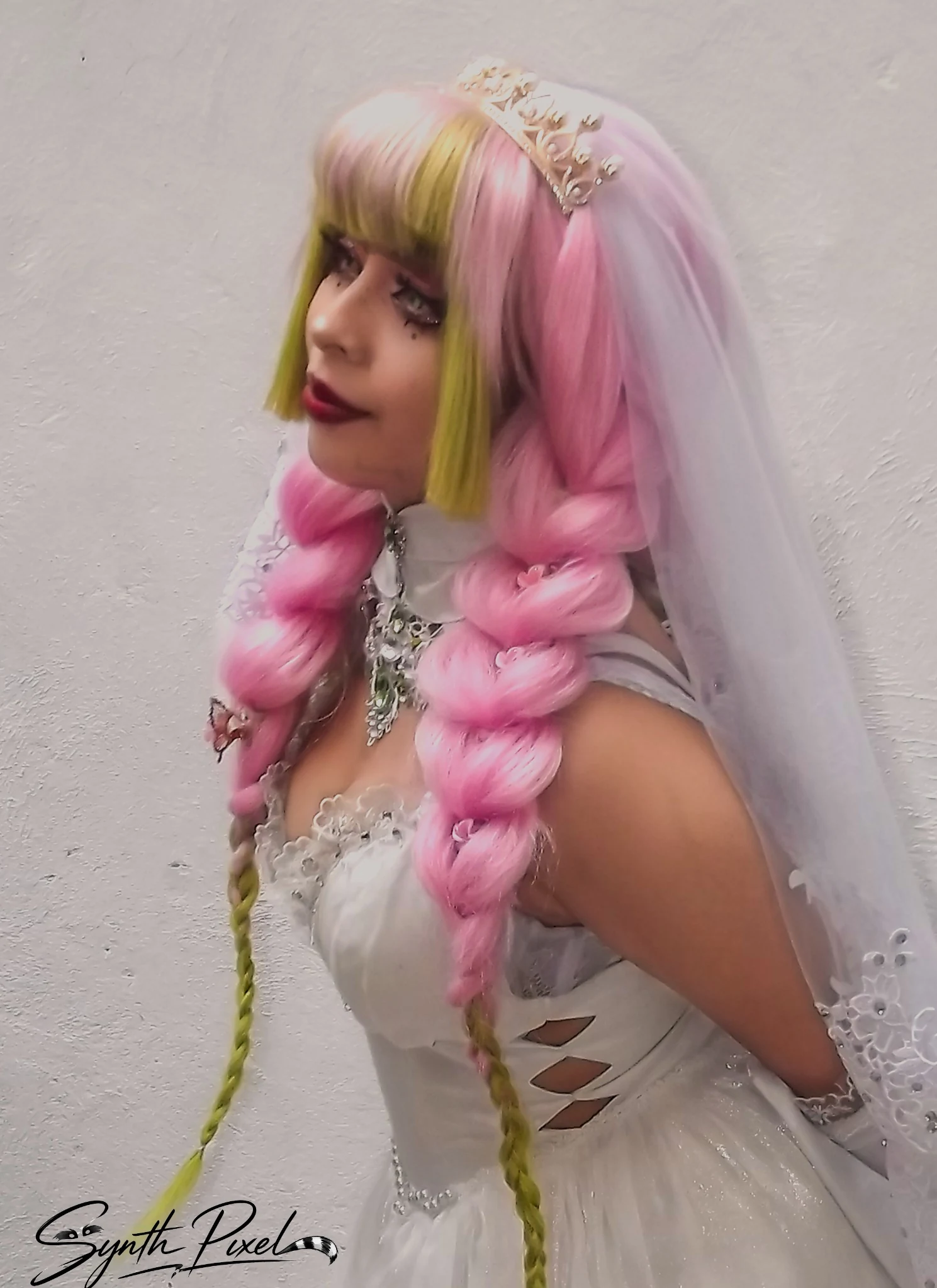Cosplay de Mitsuri Kanroji versión novia por Sempai Cristal